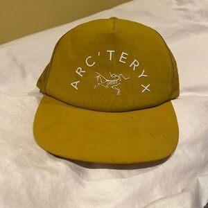 Arc’teryx logo trucker hat
